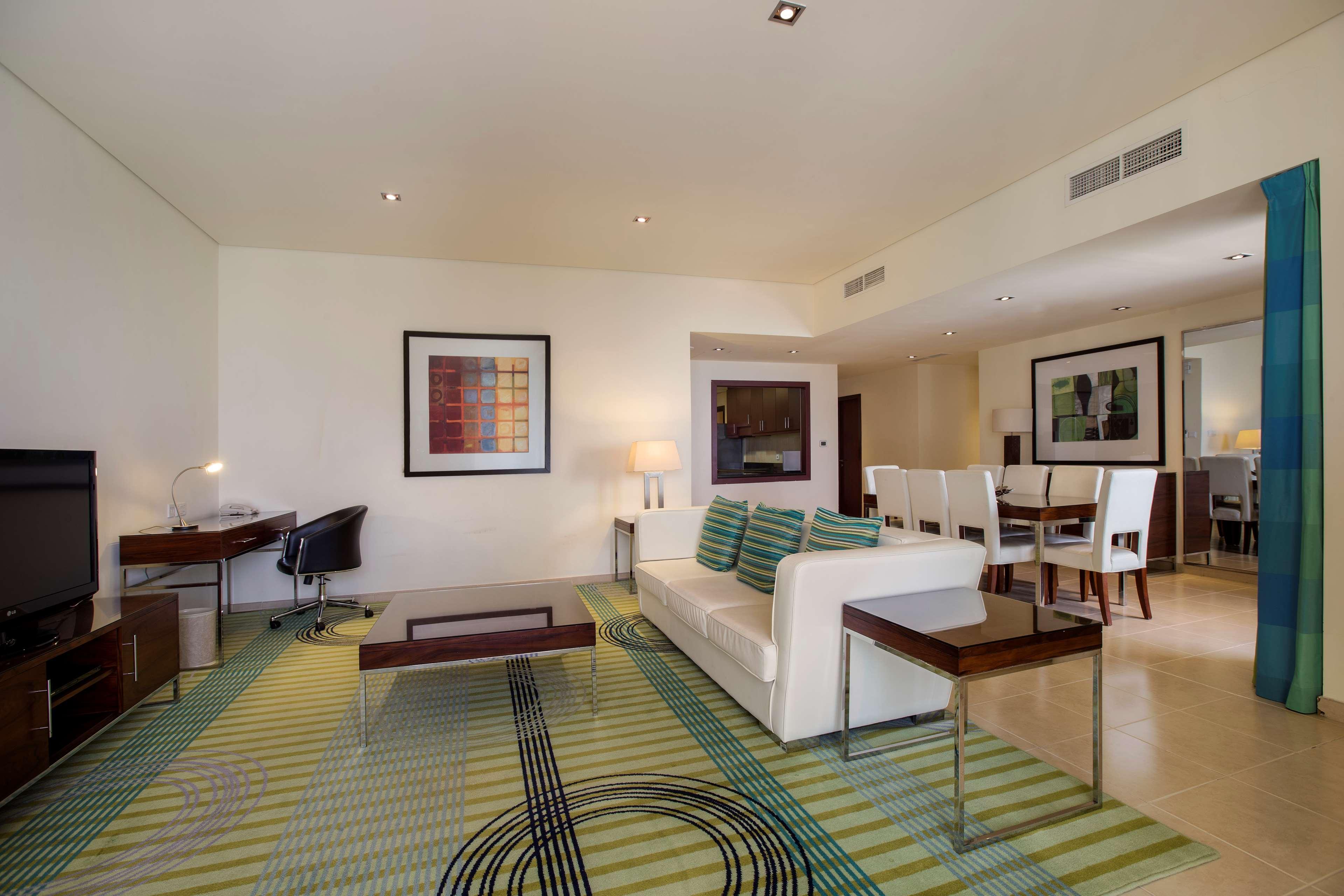 Hotel Hilton Dubai The Walk Esterno foto