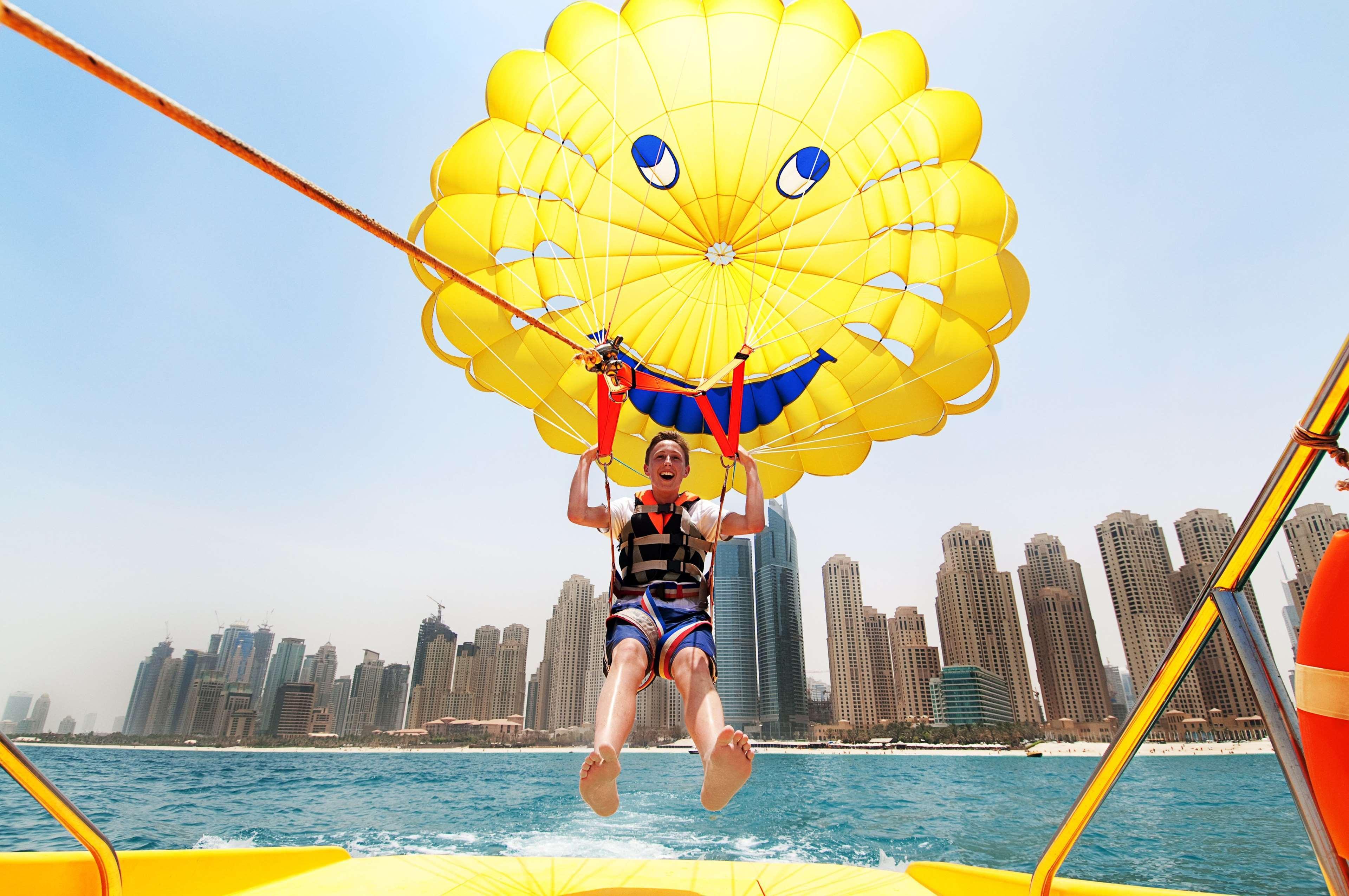 Hotel Hilton Dubai The Walk Esterno foto