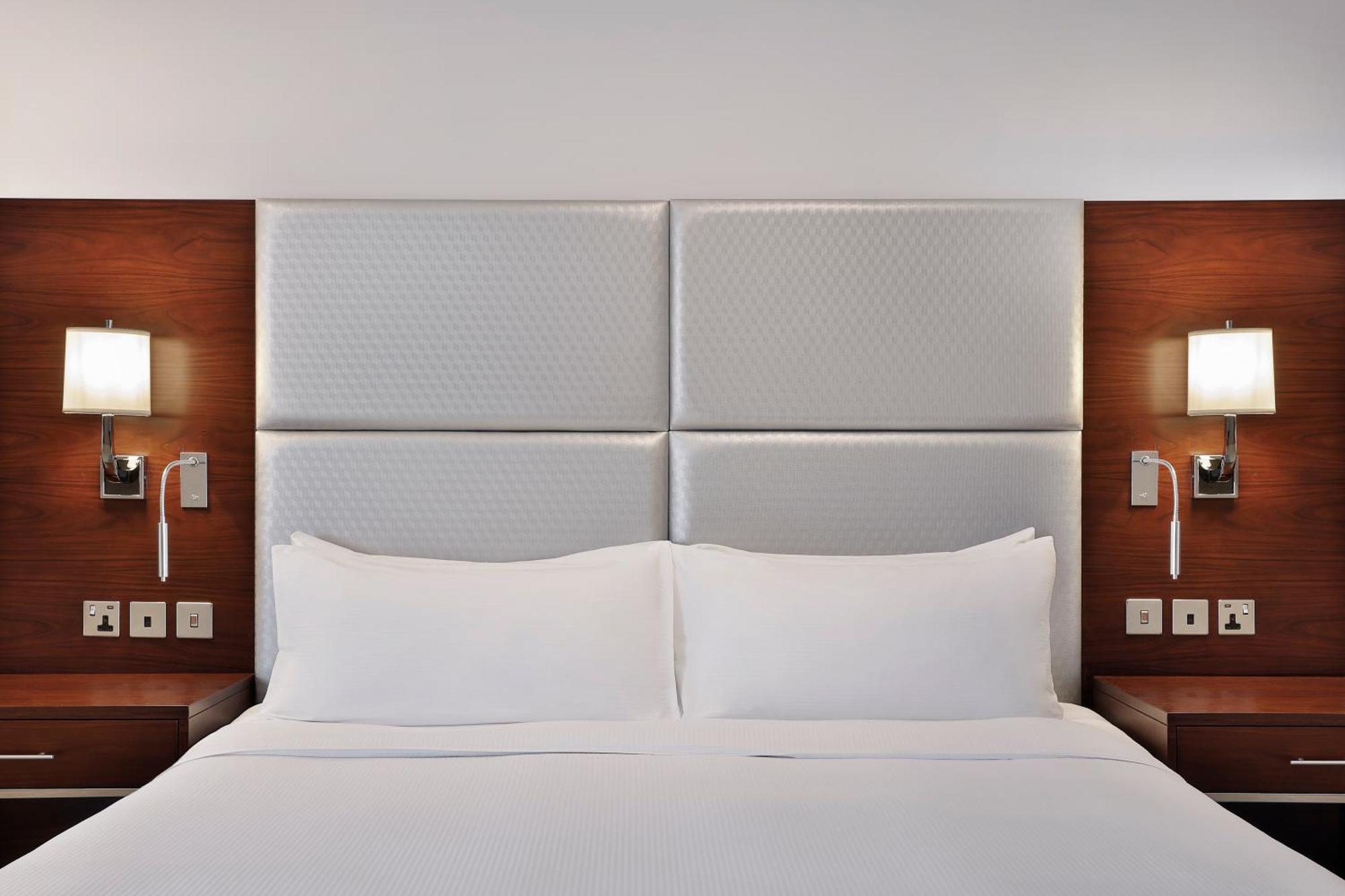 Hotel Hilton Dubai The Walk Esterno foto