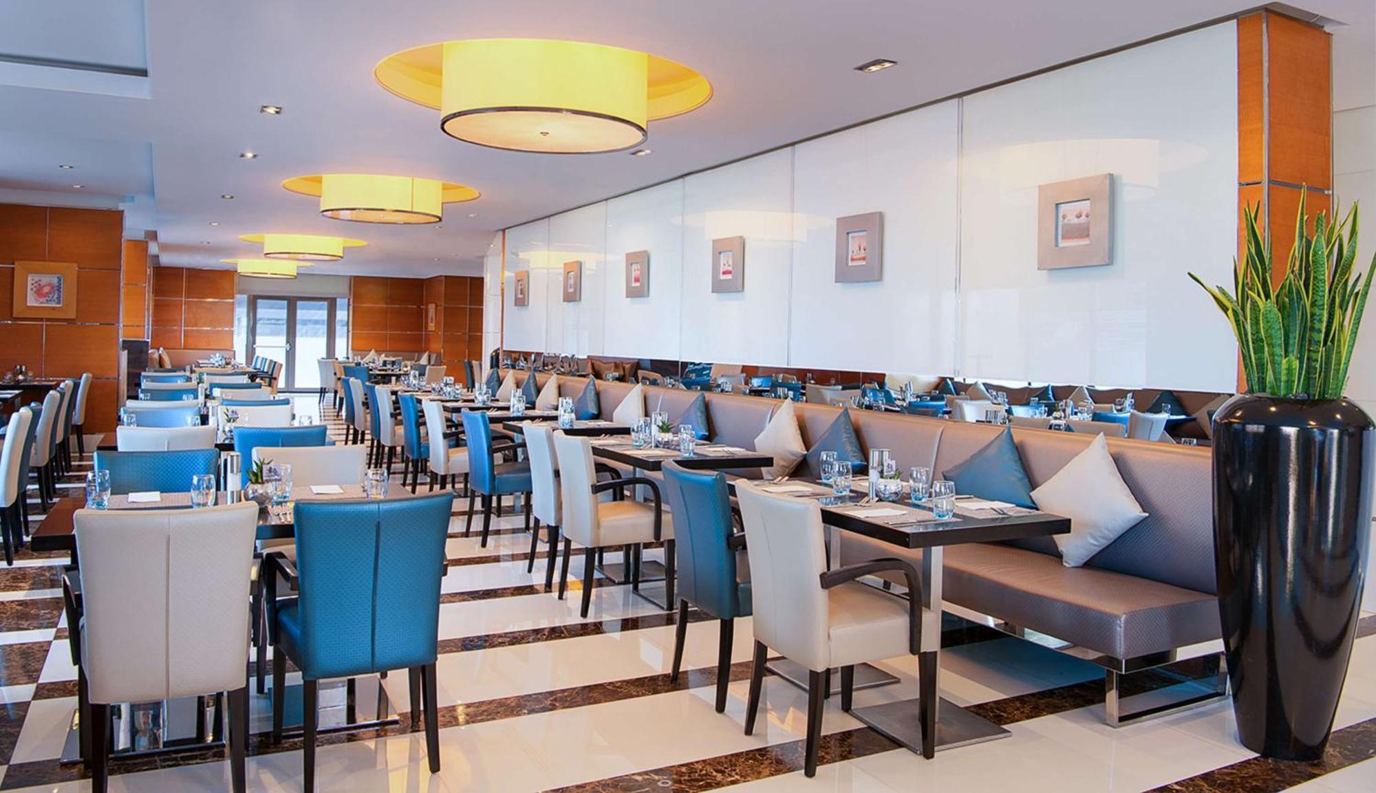 Hotel Hilton Dubai The Walk Esterno foto