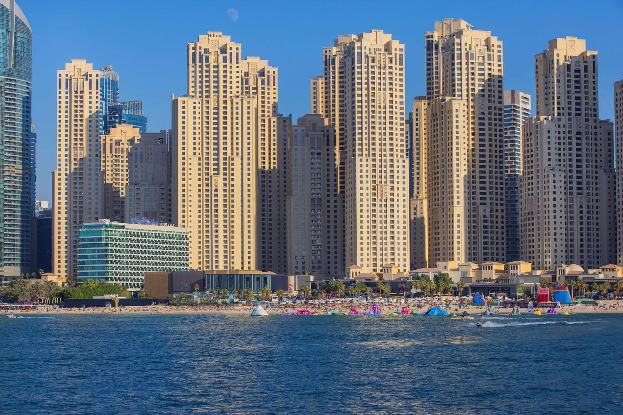 Hotel Hilton Dubai The Walk Esterno foto